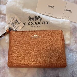 Coach 2018 F21070 RARE Orange
Metallic Wristlet! NWT